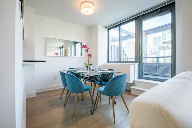 ブライト 2 ベッドルーム 2 バスルーム ユニット ウィズ バルコニー