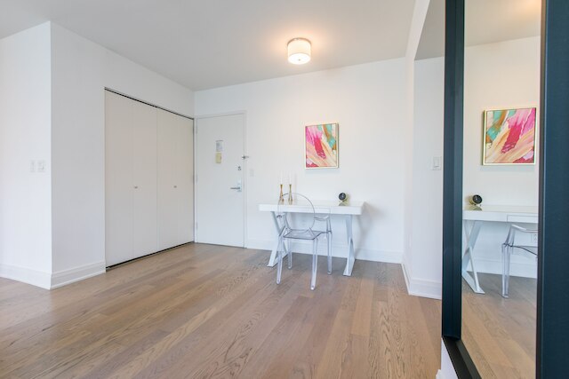 ブライト 2 ベッドルーム 2 バスルーム ユニット ウィズ バルコニー