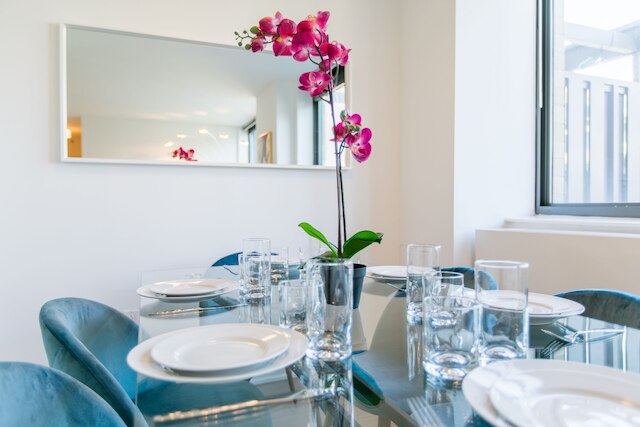 ブライト 2 ベッドルーム 2 バスルーム ユニット ウィズ バルコニー