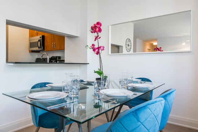 ブライト 2 ベッドルーム 2 バスルーム ユニット ウィズ バルコニー