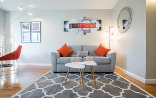 フルリー ファーニッシュド スタジオ アパートメント