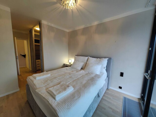 フリー パーキング モダン スミホフ アパート ラージ バルコニー, 10 ミニッツ メトロ トゥ セントラル