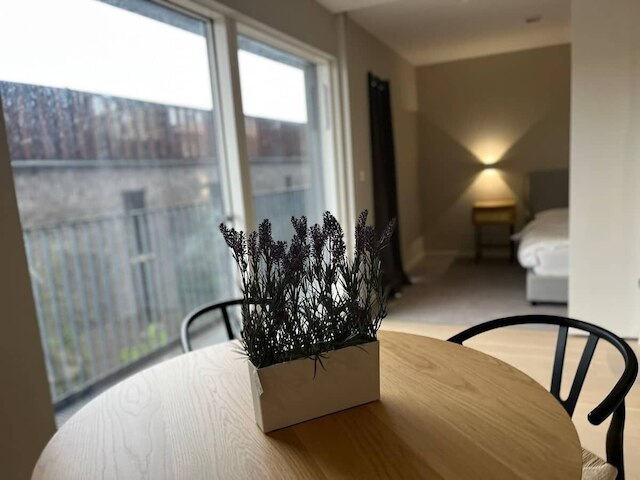 ジョイフル - 2 エンスイート フラット イン M15