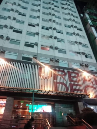 アーバン デカ タワー OYO