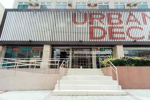 アーバン デカ タワー OYO