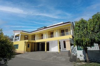 OYO 94908 デマング コステル