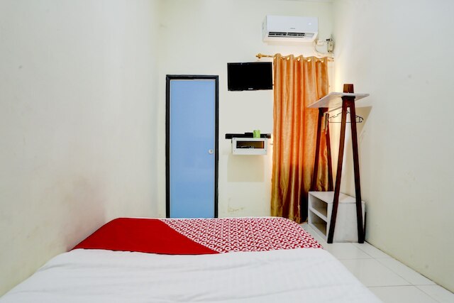 OYO 94908 デマング コステル