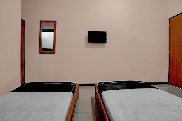 OYO 94899 ニルスコスト シャリア ニア UPN