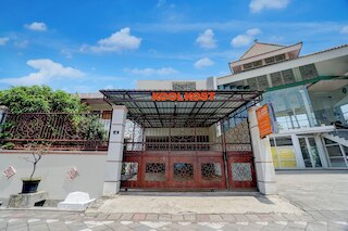 OYO 94899 ニルスコスト シャリア ニア UPN