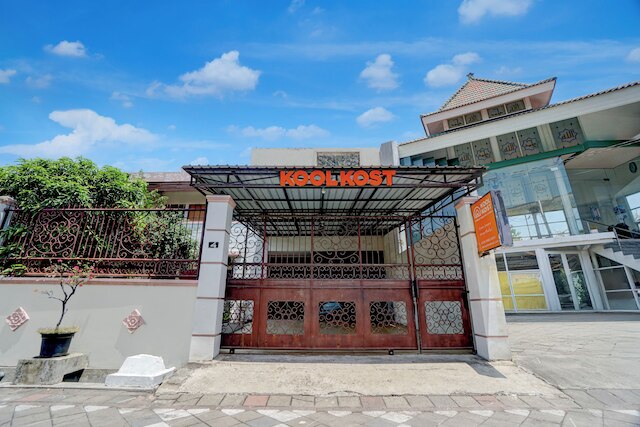 OYO 94899 ニルスコスト シャリア ニア UPN