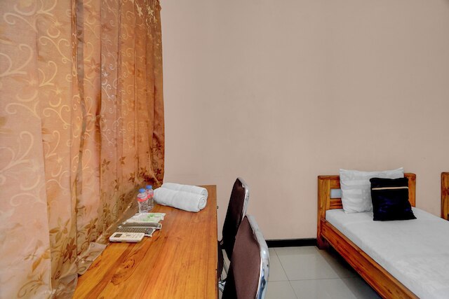 OYO 94899 ニルスコスト シャリア ニア UPN