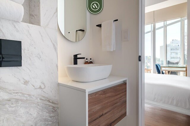 ニュー 1 ベッドルーム コンド イン フロント オブ シベレス - ローマ - コンデサ