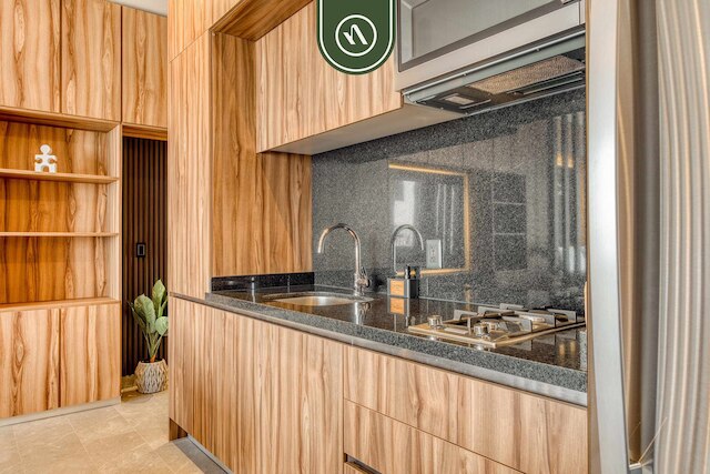 ラグジュアリー スタジオ - プール - レボリューション モニュメント ビュー