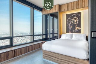 ラグジュアリー スタジオ - プール - レボリューション モニュメント ビュー