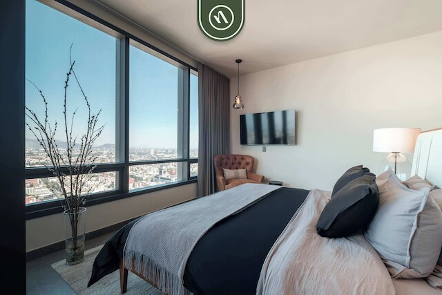 スタジオ オーバールッキング ザ レボリューション モニュメント