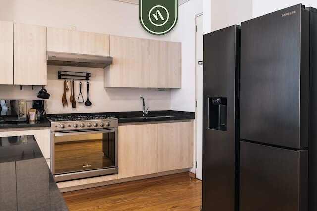 トゥーストーリー 2 ベッドルーム コンド ウィズ パティオ イン ローマ ノルテ