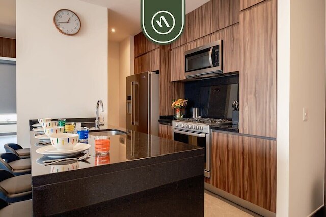 ラグジュアリー 2 ベッドルーム コンド イン レフォルマ - スカイラインビュー - プール