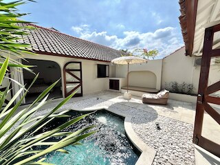 チャーミング トゥー ベッドルーム ヴィラ ニア セミニャック