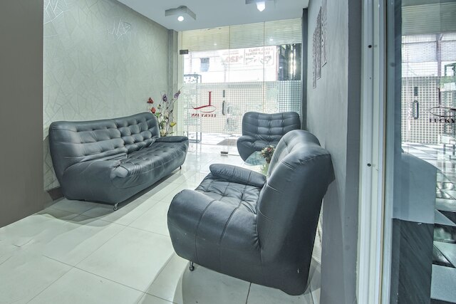 ホテル O マカッサル ニア モール パナクカン フォーマリー ホテル ラッキーイン マカッサル