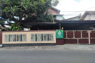 OYO 94937 ガルダ ホームステイ シャリア