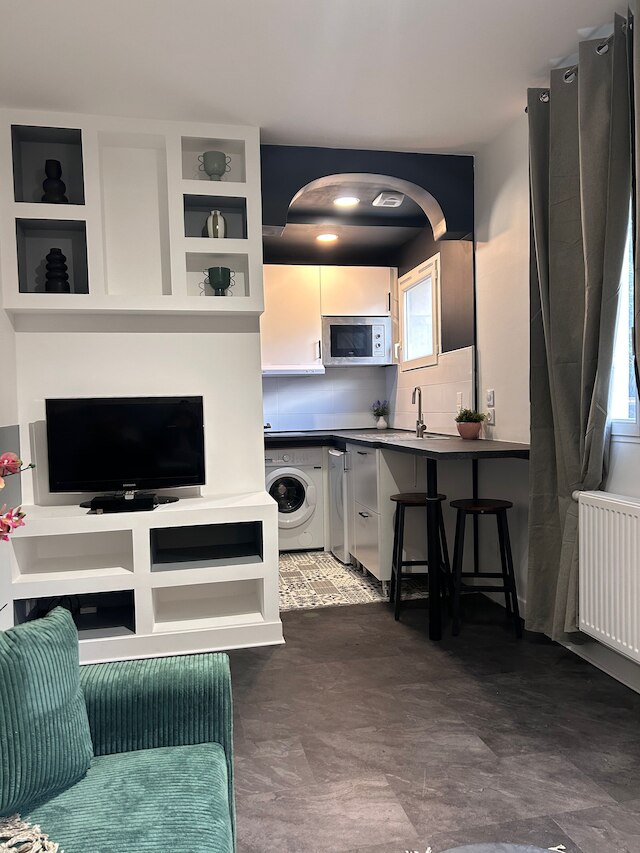 ラ メゾン ドゥ パリ エスト カルム エ モダーン