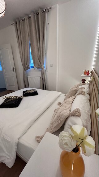 ラ メゾン ドゥ パリ エスト カルム エ モダーン