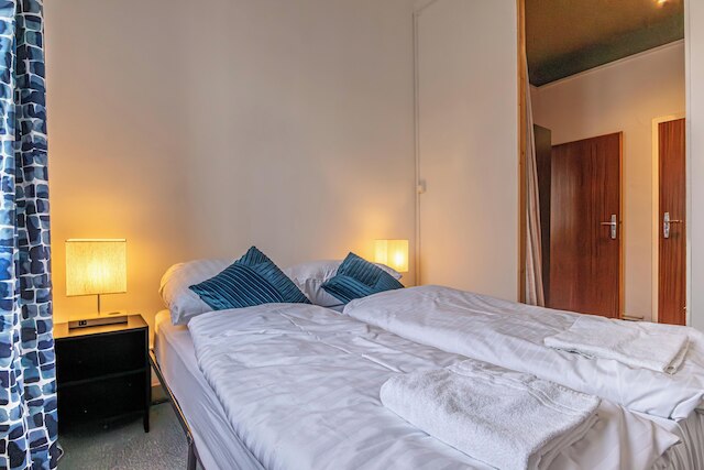 ファミリー 2ベッドルーム アパートメント ウィズ リビングルーム