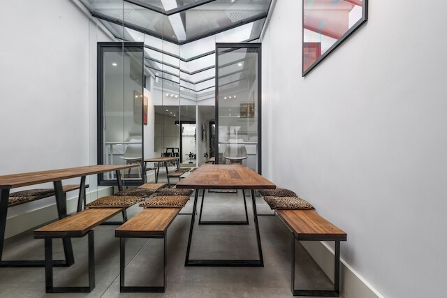 スタイリッシュ 2ベッドルーム ハウス ウォーク トゥ パークス & カフェズ