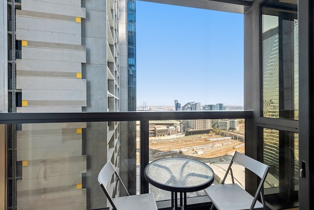 メルボルン CBD 2 ベッド ウィズ ジム、サウナ & プール アクセス