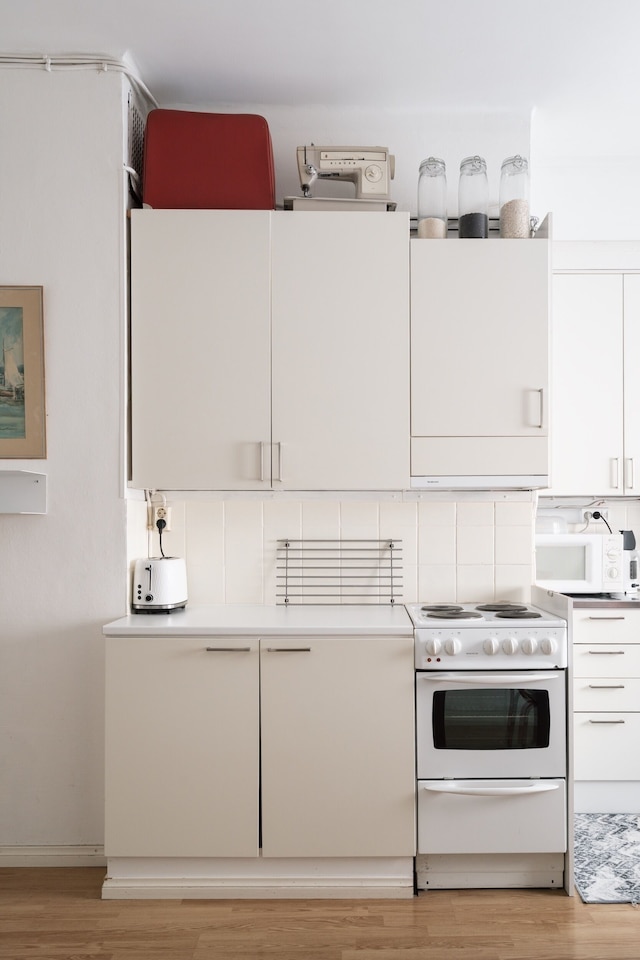 1 ベッドルーム デミュア デザイン アーバン リビング スペース