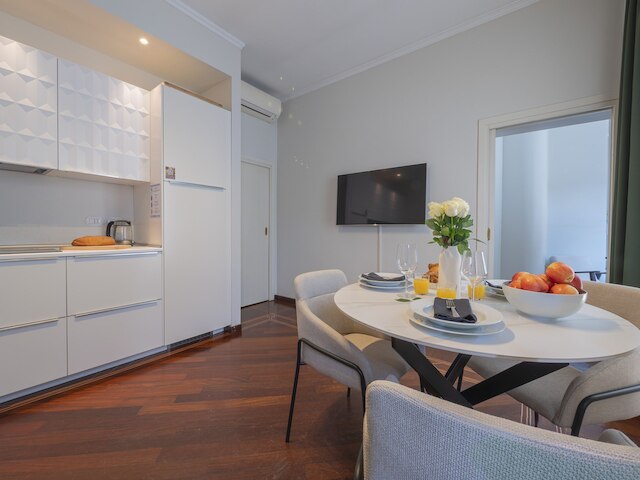 コルソ ヴェネツィア - エレガント 1 ベッドルーム アパートメント ウィズ シェアード ルーフトップ テラス イン ザ ハート オブ ミラン