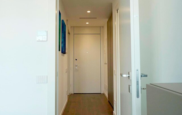 S バビラ セントラル タワー ウィズ ルーフトップ テラス イン サン バビラ