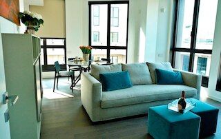 S バビラ セントラル タワー ウィズ ルーフトップ テラス イン サン バビラ