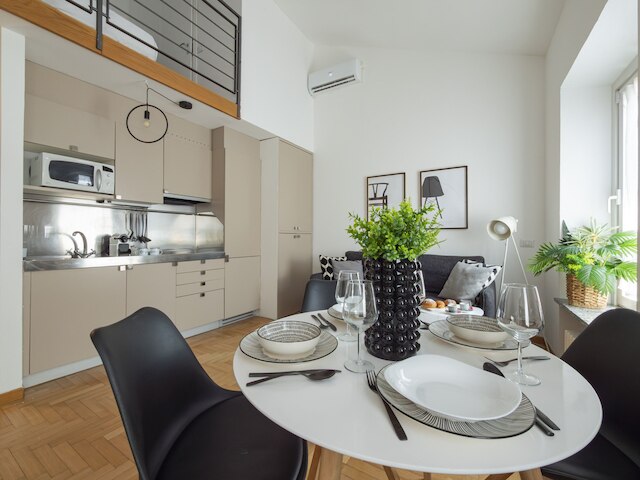 ヴィコロ フィオーリ - モダン スプリット レベル ロフト イン ザ ハート オブ ブレラ