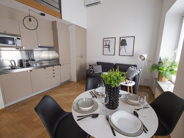 ヴィコロ フィオーリ - モダン スプリット レベル ロフト イン ザ ハート オブ ブレラ