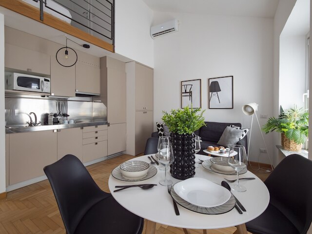 ヴィコロ フィオーリ - モダン スプリット レベル ロフト イン ザ ハート オブ ブレラ