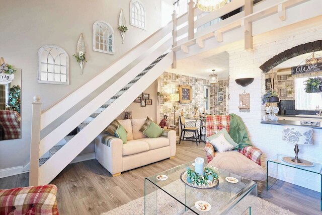 ホストステイ ザ チーキー スクワレル