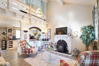 ホストステイ ザ チーキー スクワレル