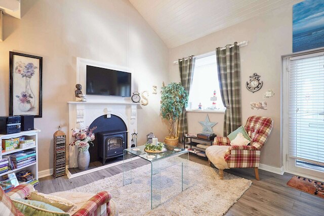 ホストステイ ザ チーキー スクワレル