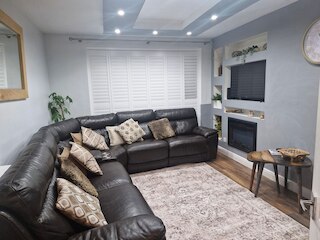 チャーミング ウィゼンショー ホーム ウィズ ガーデン & パーキング