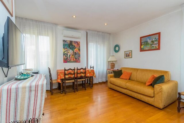 ゲストホスト - サニー ドルソドゥーロ アパートメント