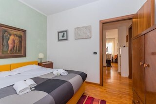 ゲストホスト - サニー ドルソドゥーロ アパートメント