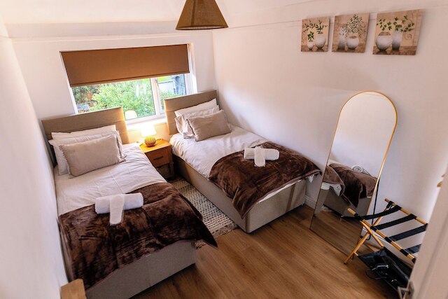 ビューティフル ウィゼンショー ホーム ニア エアポート ウィズ ガーデン & パーキング スリープス 5