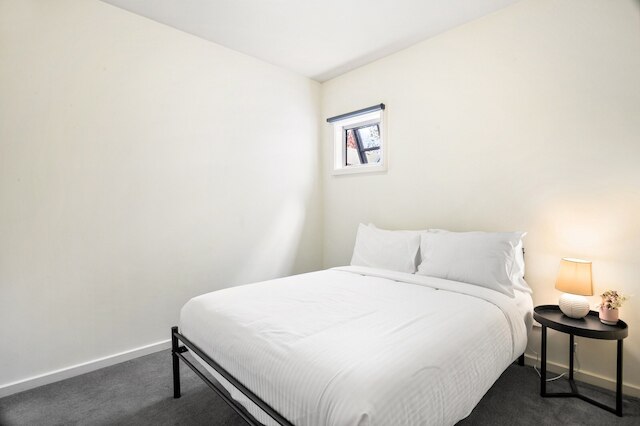 ブライト 2 ベッド フラット ウィズ バルコニー イン ケンジントン