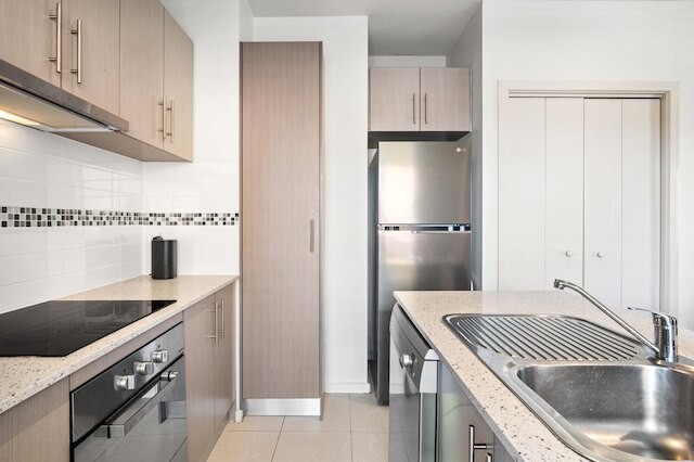 ブライト 2 ベッド フラット ウィズ バルコニー イン ケンジントン