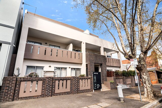 ブライト 2 ベッド フラット ウィズ バルコニー イン ケンジントン