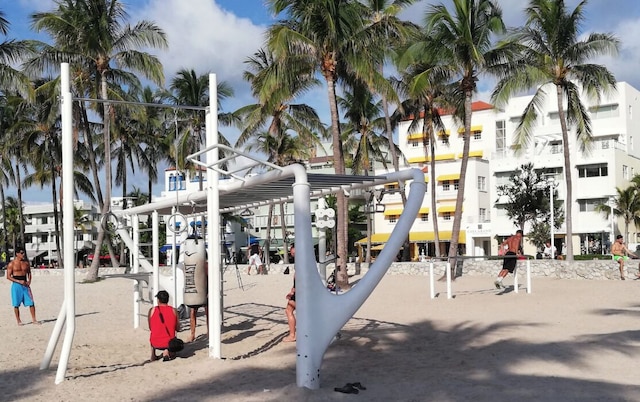 マイアミ サウスビーチ エクスクイジット クリブ