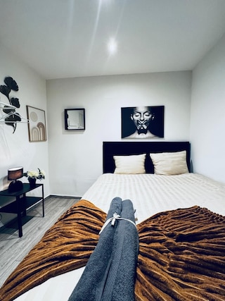 Elegant 5BR Home for Groups Families