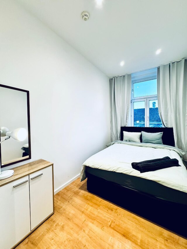 コージー 4ベッドルーム アパートメント ニア カウフパーク