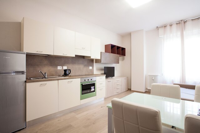 アストリア スイート アパートメンツ